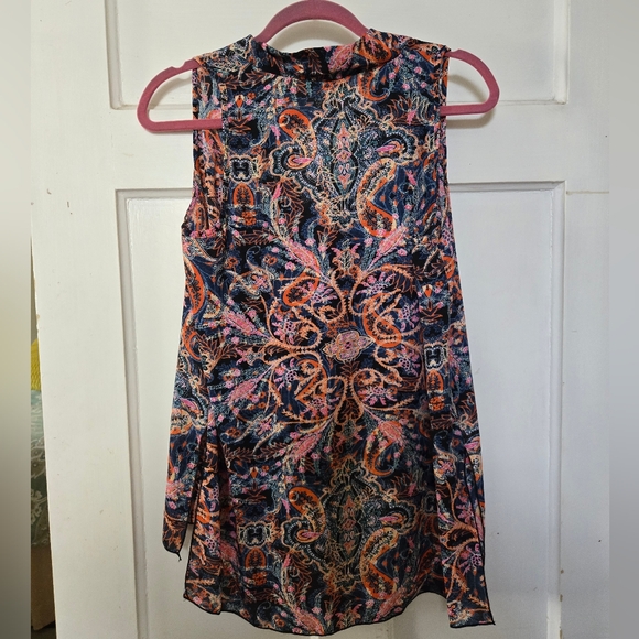 Spense Top - Picture 5 of 7